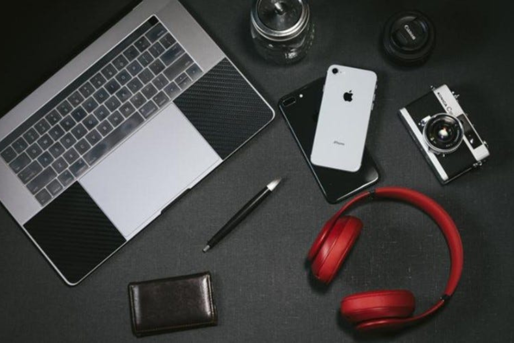 HCom Distributors: Tech Products